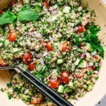 Quinoa Tabbouleh: Ein frischer, glutenfreier Kräutersalat 4 Quinoa Tabbouleh: Ein frischer, glutenfreier Kräutersalat