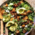 Gerösteter Blumenkohlsalat mit cremiger Honig-Senf-Vinaigrette 4 Gerösteter Blumenkohlsalat mit cremiger Honig-Senf-Vinaigrette