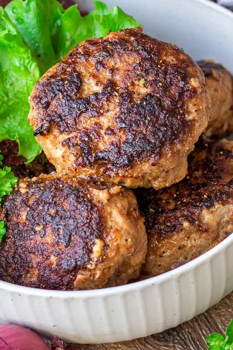 Saftige Rinder-Frikadellen nach traditioneller Art 3 Recipe image