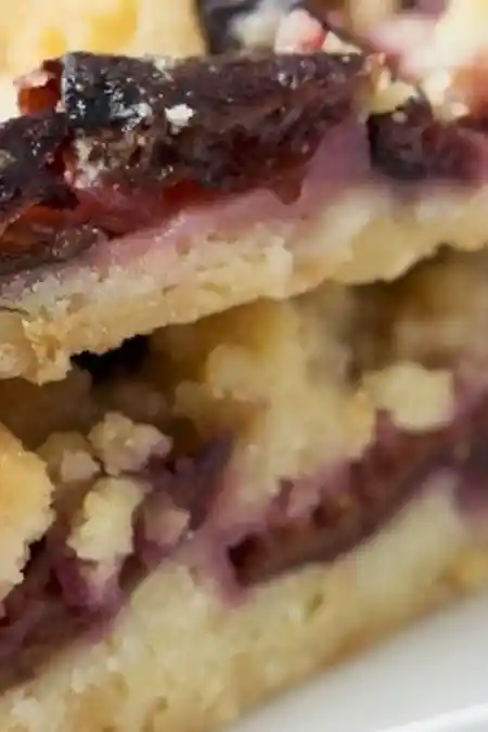 Saftiger Pflaumenkuchen mit Quark-Öl-Teig und Streuseln 3 Recipe image