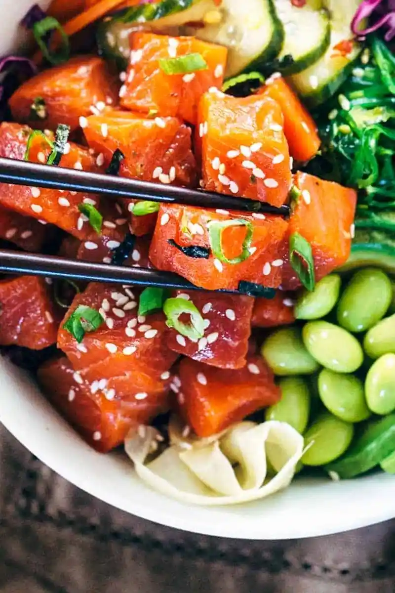 Würzige Lachs Poke Bowl mit eingelegten Gurken 3 Recipe image