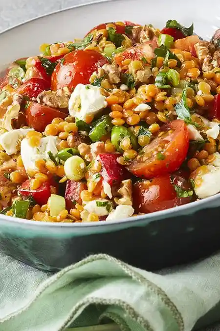 Proteinreicher Rote-Linsen-Salat mit Feta und Honig-Senf-Dressing 3 Recipe image