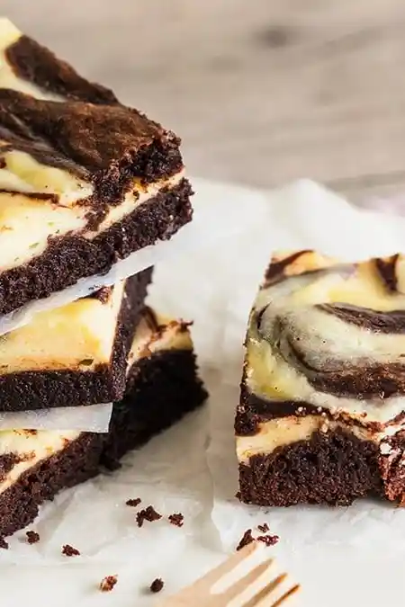 Saftige Cheesecake-Brownies mit Schoko-Swirl 3 Recipe image