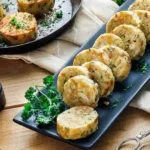 Klassische Serviettenknödel selber machen - Einfach & Gelingsicher 4 Klassische Serviettenknödel selber machen - Einfach & Gelingsicher