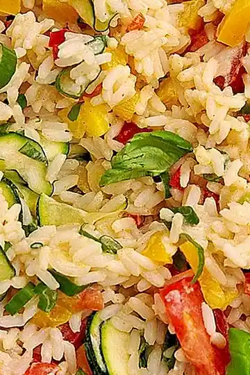 Sommerlich leichter Reissalat mit frischem Gemüse 3 Recipe image