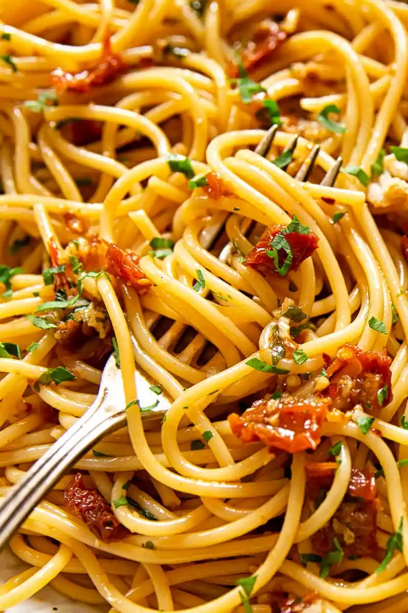 Würzige Spaghetti alla Siciliana mit sonnengetrockneten Tomaten 3 Recipe image