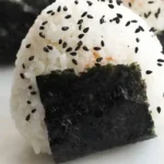 Spicy Tuna Onigiri: Japanische Reisdreiecke mit scharfem Thunfisch 4 Spicy Tuna Onigiri: Japanische Reisdreiecke mit scharfem Thunfisch