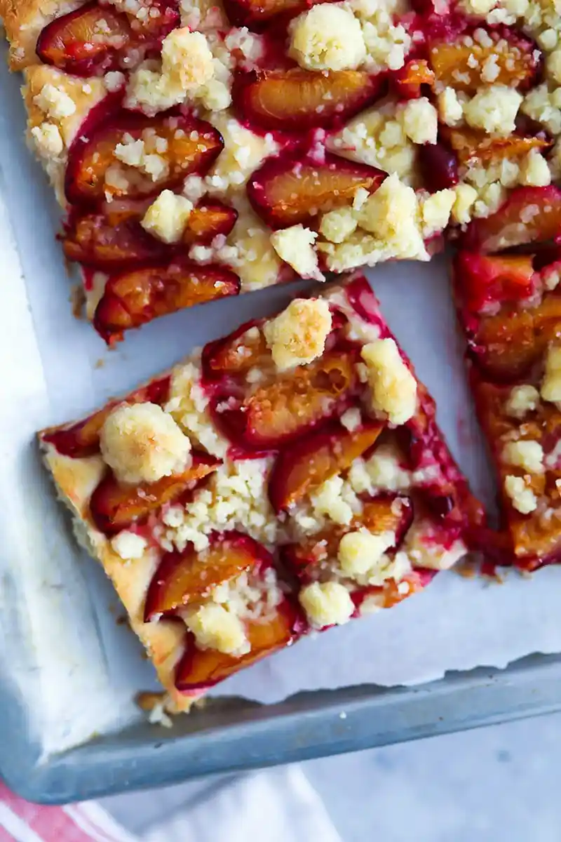 Klassischer Pflaumenkuchen mit Streuseln vom Blech 3 Recipe image