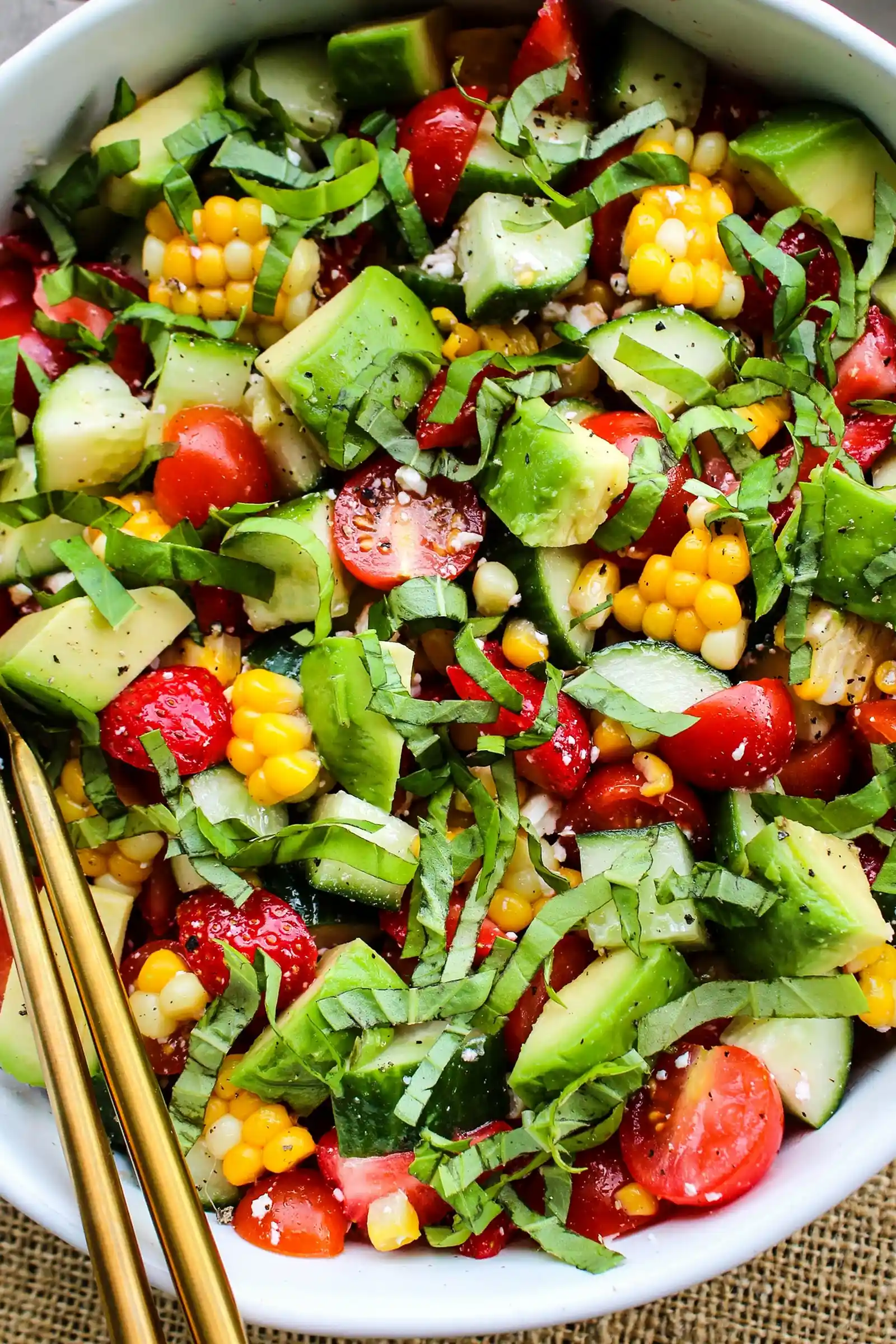Sommersalat mit Mais, Erdbeeren und Avocado 3 Recipe image