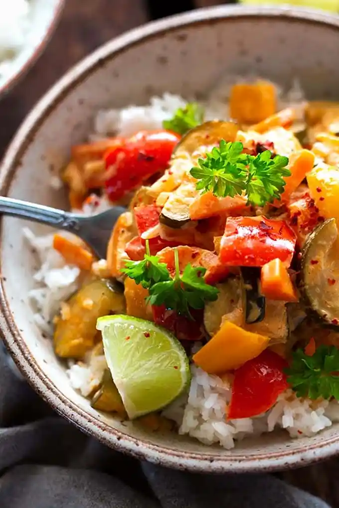 Schnelles Thai-Gemüse-Curry mit Kokosmilch