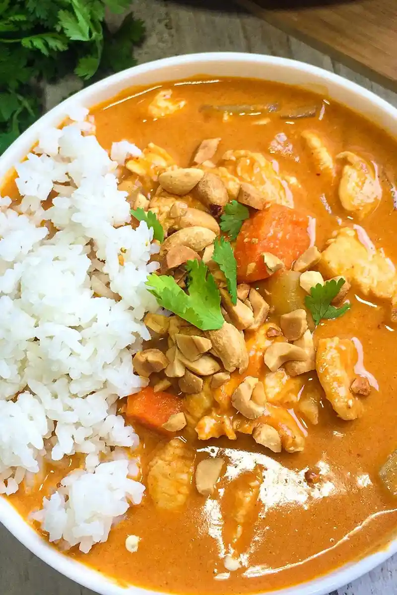 Thailändisches Hähnchen-Erdnuss-Curry 3 Recipe image