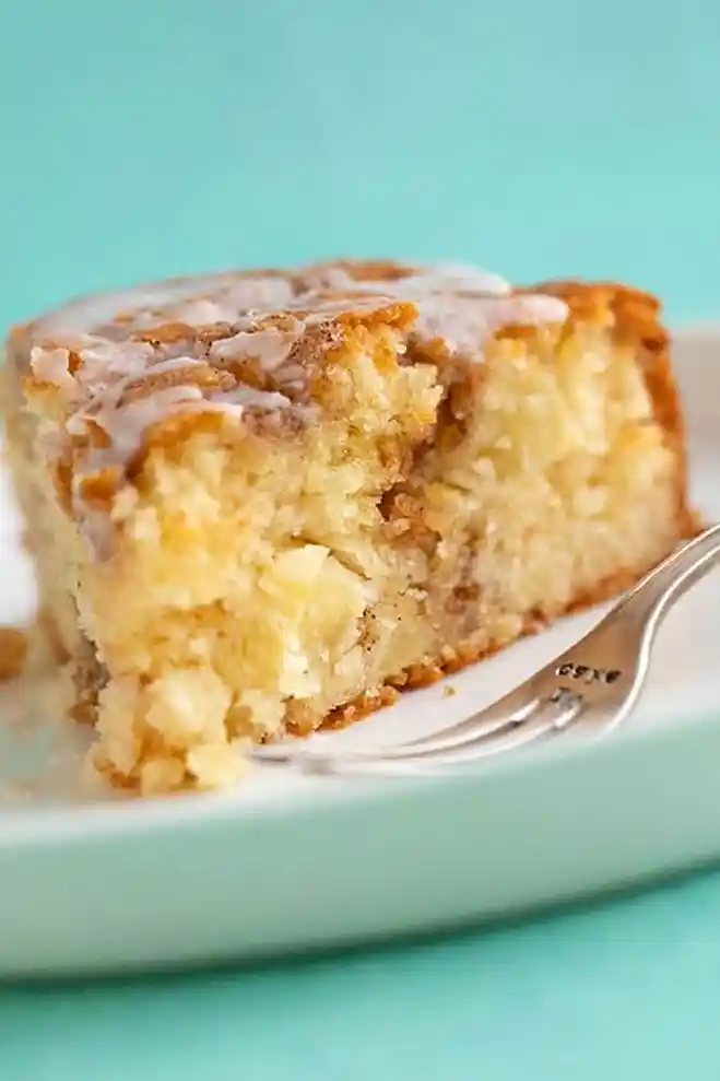 Saftiger Zimt-Apfelkuchen mit süßer Zuckerglasur 3 Recipe image