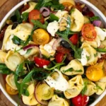 Mediterraner Tortellini-Salat mit Mozzarella und Rucola 4 Mediterraner Tortellini-Salat mit Mozzarella und Rucola
