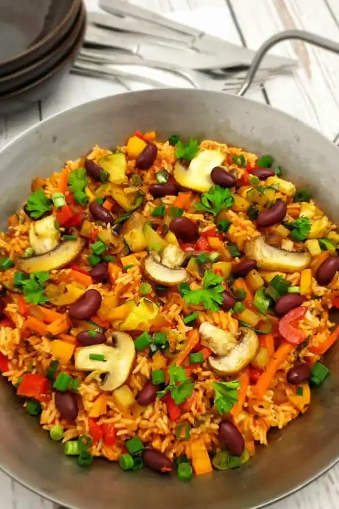 Vegane Gemüse-Reis-Pfanne: Schnell und Einfach 3 Recipe image