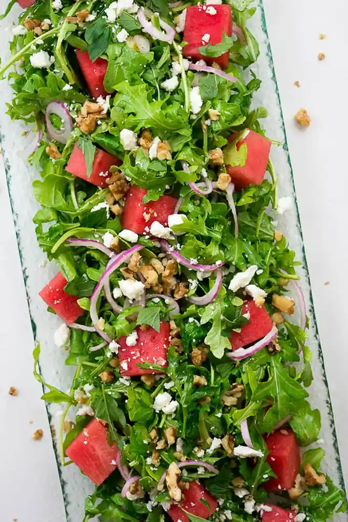 Erfrischender Wassermelonen-Rucola-Salat mit Feta und Walnüssen 3 Recipe image