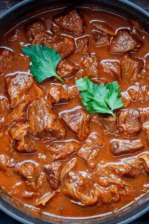 Zartes Rindergulasch nach klassischer Art 3 Recipe image