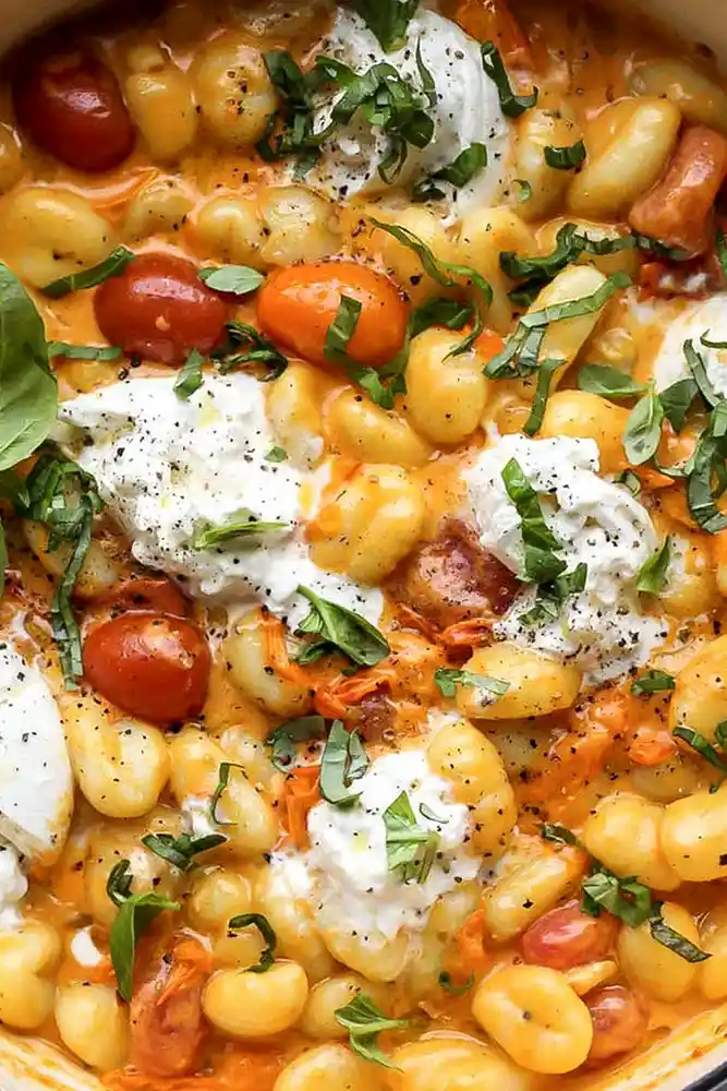 Cremige Tomaten-Gnocchi mit Burrata in 30 Minuten 3 Cremige Tomaten-Gnocchi mit Burrata in 30 Minuten