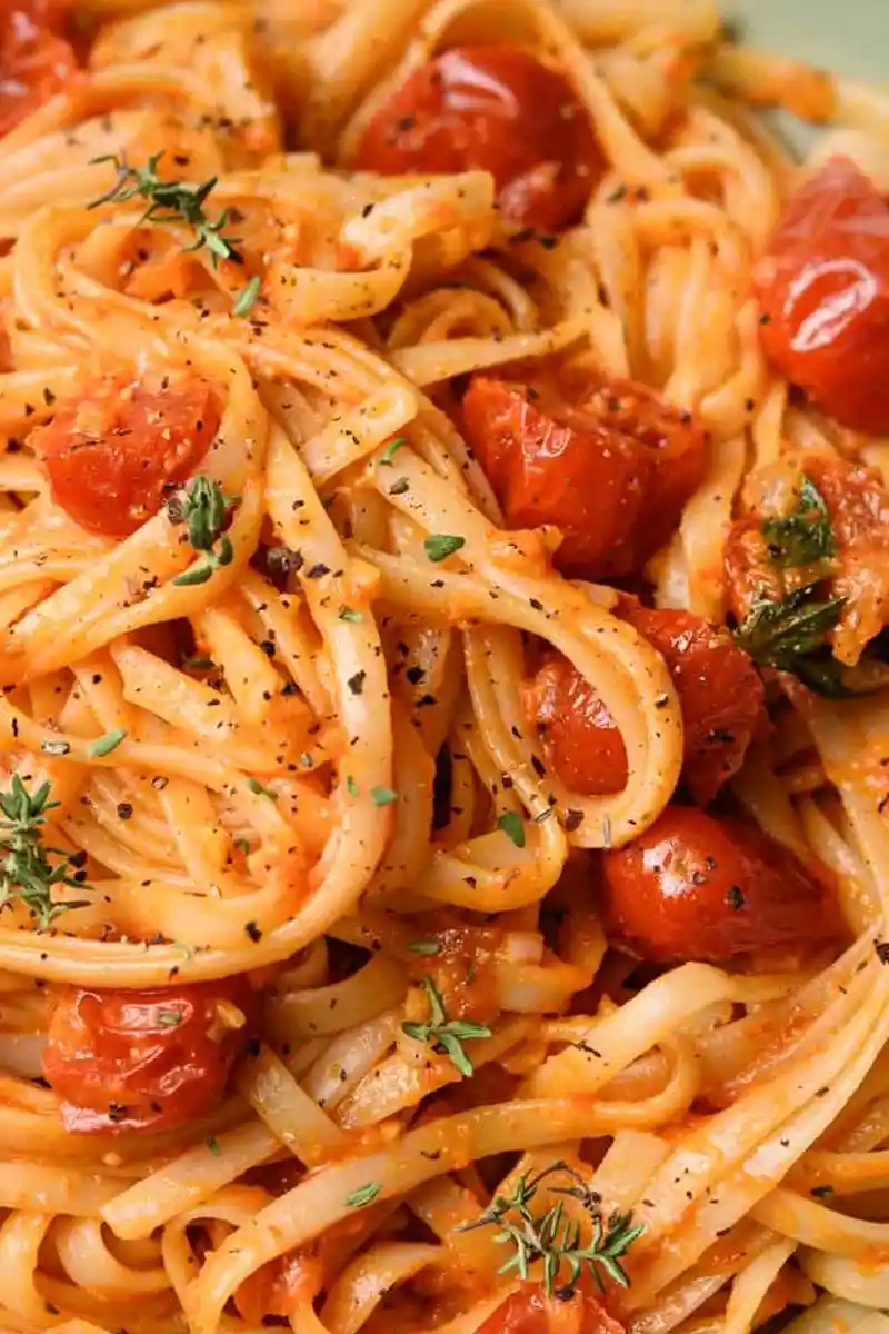Kirschtomaten-Pasta mit Knoblauch und Basilikum 3 Recipe image