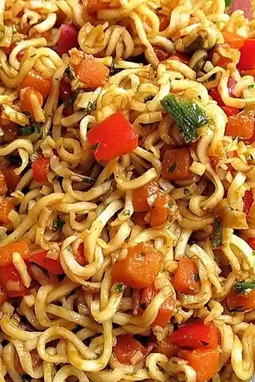 Asiatischer Mie-Nudelsalat mit würzigem Curry-Dressing 3 Recipe image