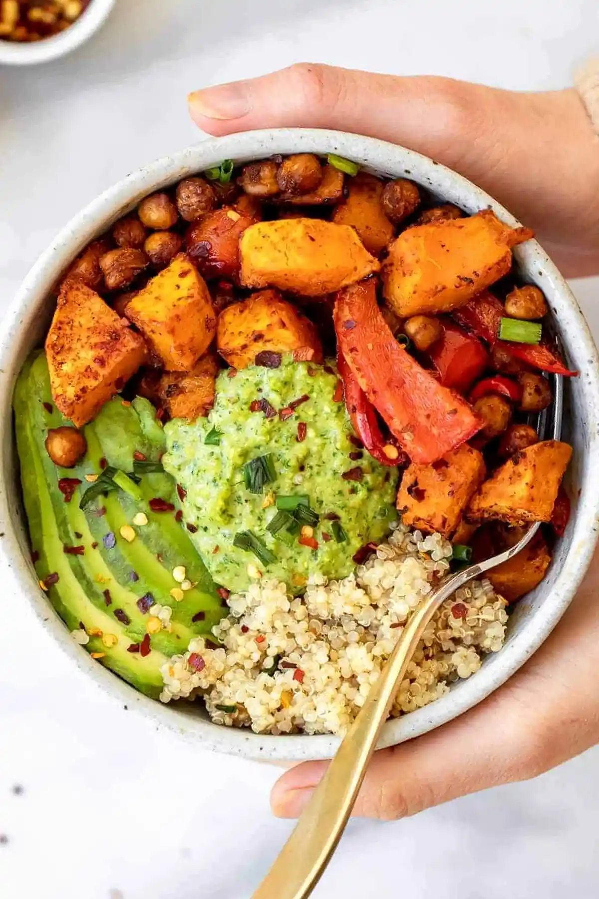 Vegane Buddha Bowl mit Süßkartoffeln und Kichererbsen 3 Recipe image