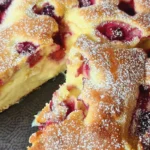 Kirschkuchen mit cremiger Vanillefüllung und Mandelknusper 4 Kirschkuchen mit cremiger Vanillefüllung und Mandelknusper