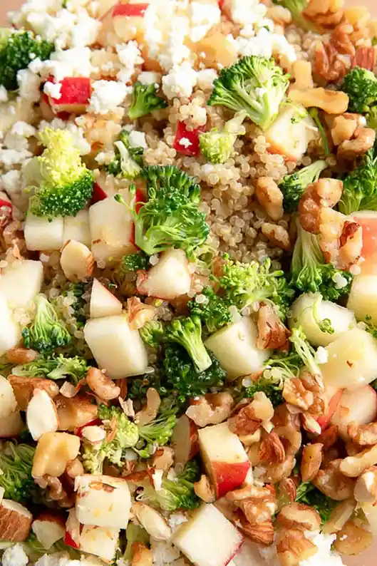 Brokkoli-Apfel-Quinoa-Salat mit Honig-Senf-Dressing 3 Recipe image