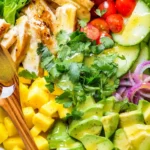 Saftiger Hähnchen-Mango-Avocado-Salat mit Honig-Vinaigrette 4 Saftiger Hähnchen-Mango-Avocado-Salat mit Honig-Vinaigrette