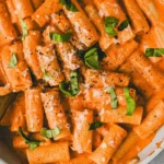 Proteinreiche Pasta mit cremiger Hüttenkäse-Tomatensauce 4 Proteinreiche Pasta mit cremiger Hüttenkäse-Tomatensauce