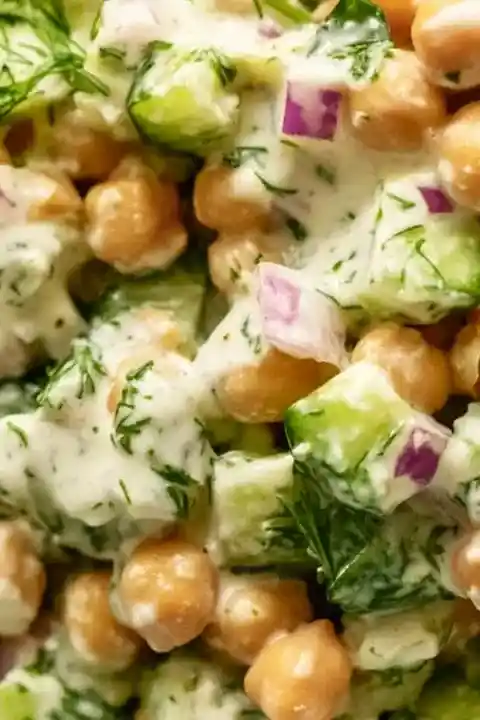 Cremiger Kichererbsensalat mit Gurken und Joghurt-Dressing 3 Recipe image