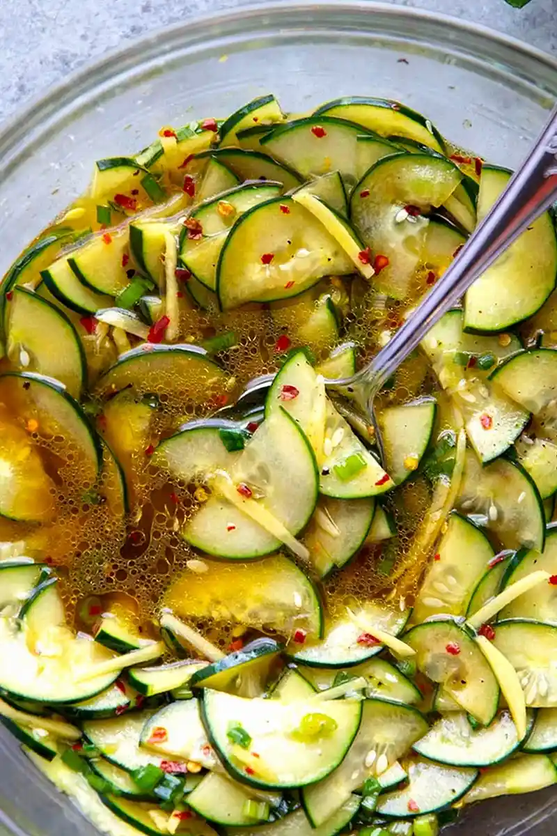 Erfrischender Gurken-Ingwer-Salat mit würziger Marinade 3 Recipe image