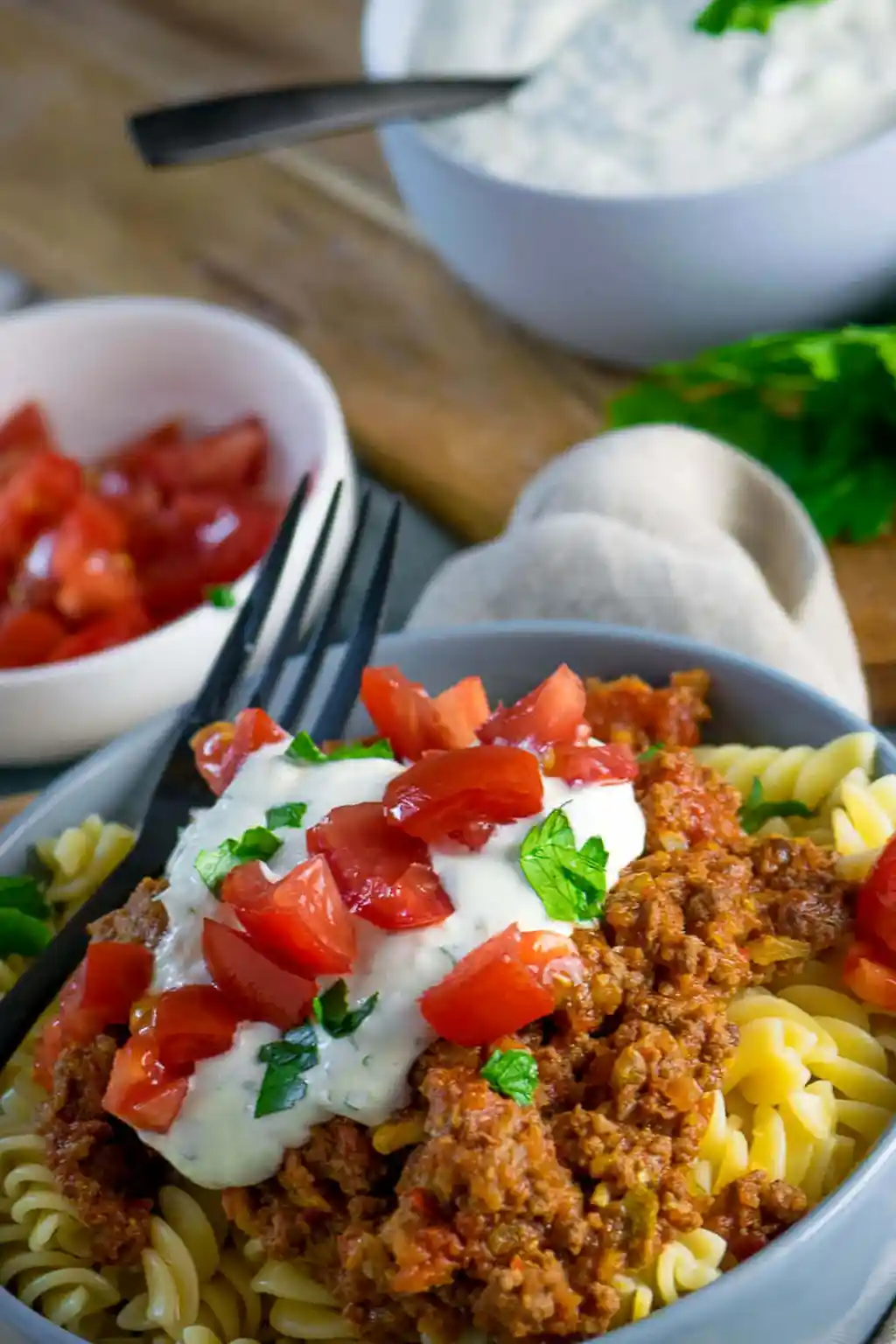 Würzige türkische Hackfleisch-Pasta mit Joghurtsauce 3 Recipe image