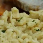 Hausgemachte Dinkelspätzle: Ein herzhaftes Rezept 4 Hausgemachte Dinkelspätzle: Ein herzhaftes Rezept