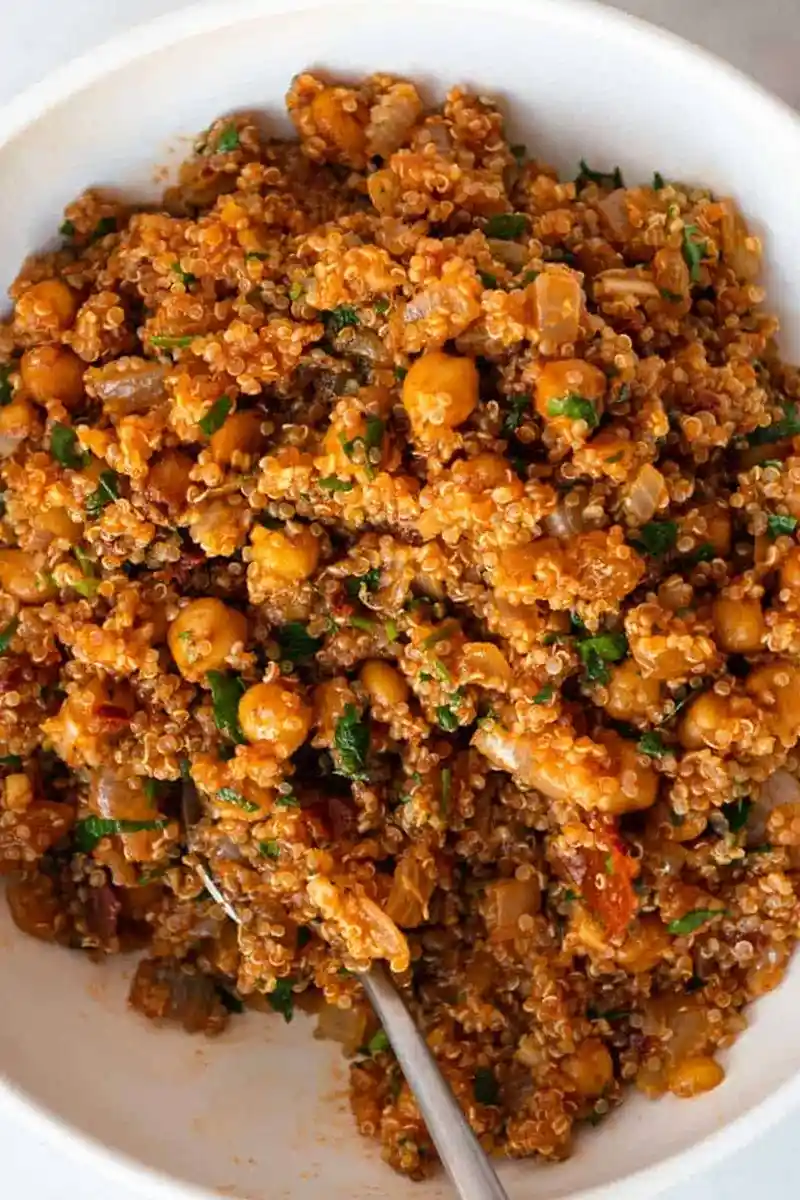 Eintopf-Quinoa mit knusprigen Kichererbsen 3 Recipe image
