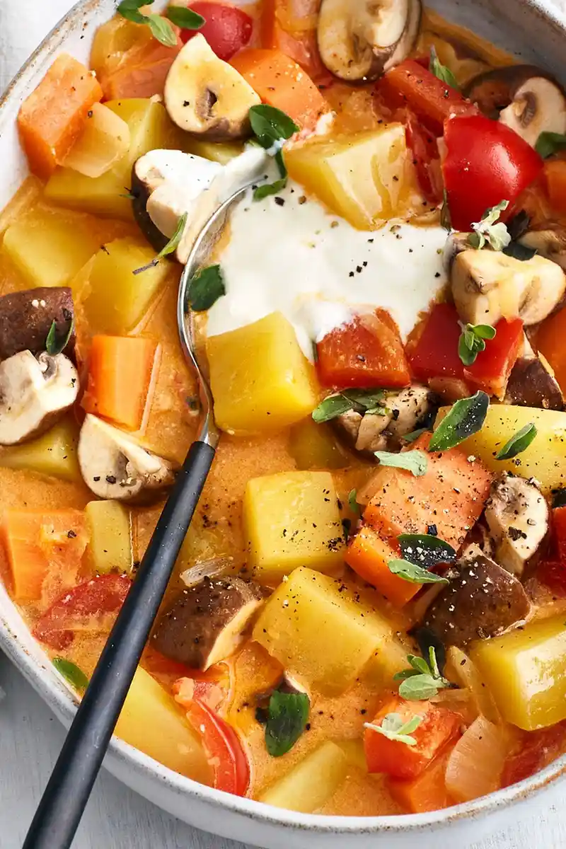 Herzhaftes Gemüsegulasch mit Kartoffeln und Pilzen 3 Recipe image