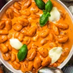 Kremige Gnocchi-Pfanne mit Mozzarella und Basilikum 4 Kremige Gnocchi-Pfanne mit Mozzarella und Basilikum