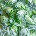 Cremiger Gurkensalat mit Schmand und frischem Dill 4 Cremiger Gurkensalat mit Schmand und frischem Dill