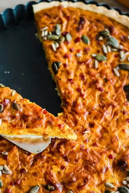 Herzhafte Kürbis-Quiche mit knusprigen Kernen 3 Recipe image
