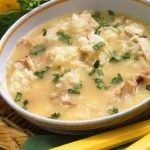 Cremige Hähnchen-Reissuppe mit frischem Basilikum 4 Cremige Hähnchen-Reissuppe mit frischem Basilikum