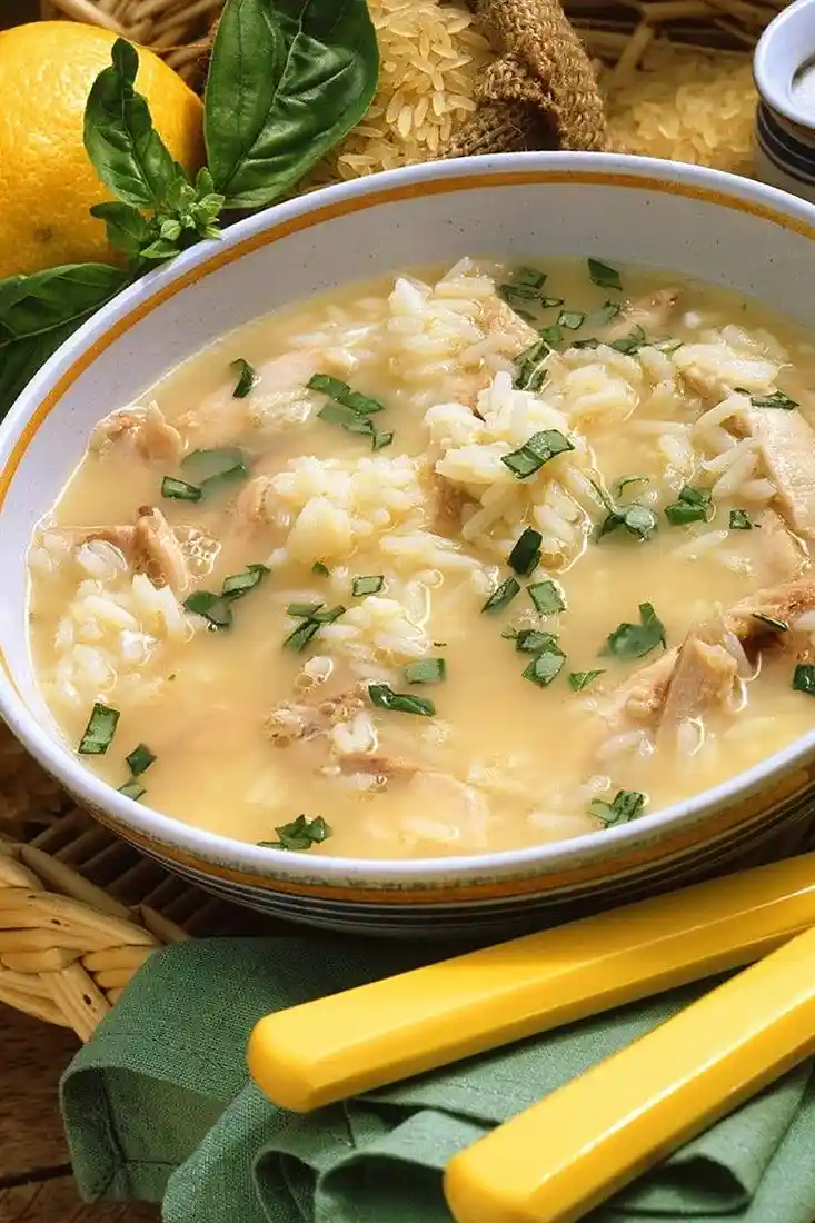 Cremige Hähnchen-Reissuppe mit frischem Basilikum 3 Recipe image