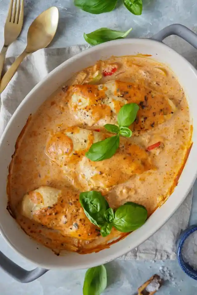 Saftige Hähnchenbrust mit cremiger Frischkäsesauce aus dem Ofen 3 Recipe image