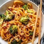 Süß-scharfe Tahini-Nudeln mit knusprigem Brokkoli 4 Süß-scharfe Tahini-Nudeln mit knusprigem Brokkoli