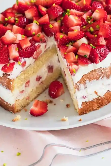 Luftige Erdbeer-Sahne-Torte ohne Gelatine 3 Recipe image
