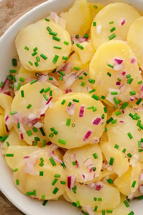 Klassischer Kartoffelsalat mit Brühe, Essig und Öl 3 Recipe image