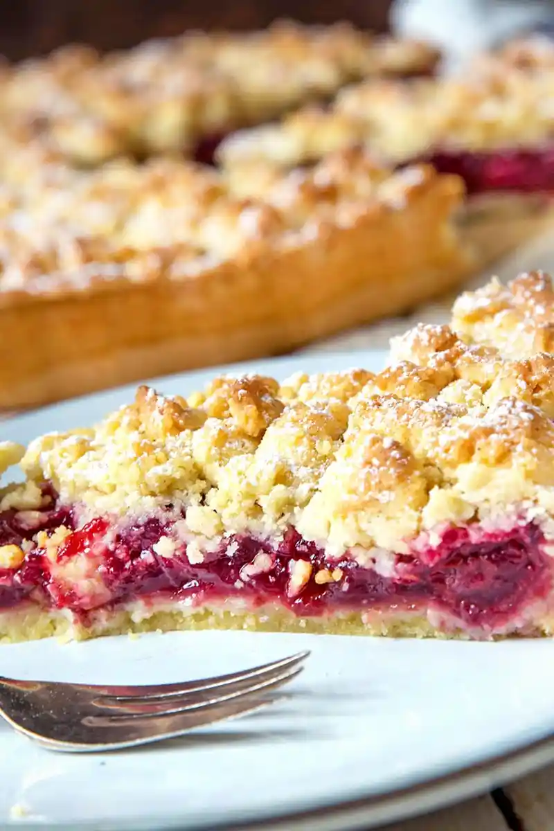 Saftiger Kirsch-Streusel-Kuchen aus der Springform 3 Recipe image
