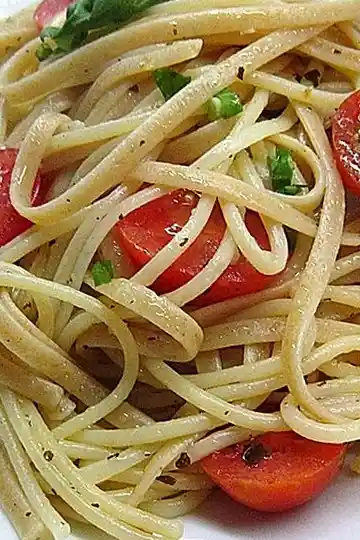Knoblauchspaghetti mit frischen Tomaten: Ein schnelles Pasta-Gericht 3 Recipe image