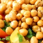 Knuspriger Kichererbsen-Tomaten-Salat 4 Knuspriger Kichererbsen-Tomaten-Salat