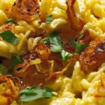 Herzhafte Käsespätzle mit Gouda und Röstzwiebeln 4 Herzhafte Käsespätzle mit Gouda und Röstzwiebeln