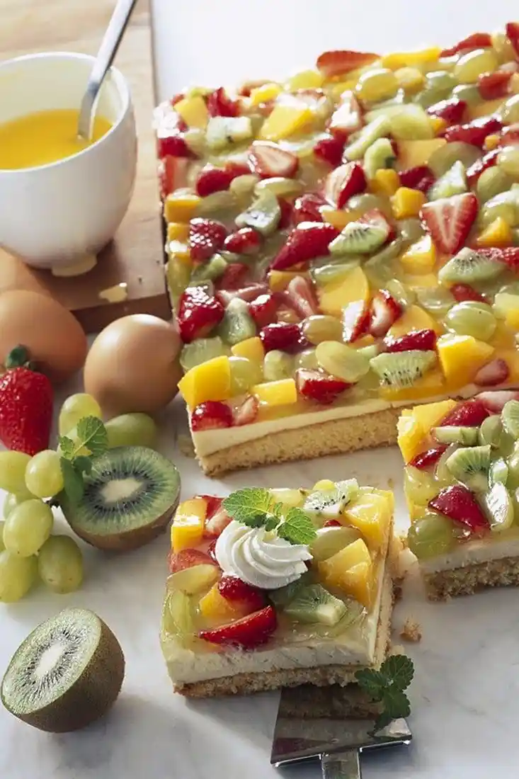 Luftiger Biskuit-Obstkuchen mit Vanillecreme 3 Recipe image