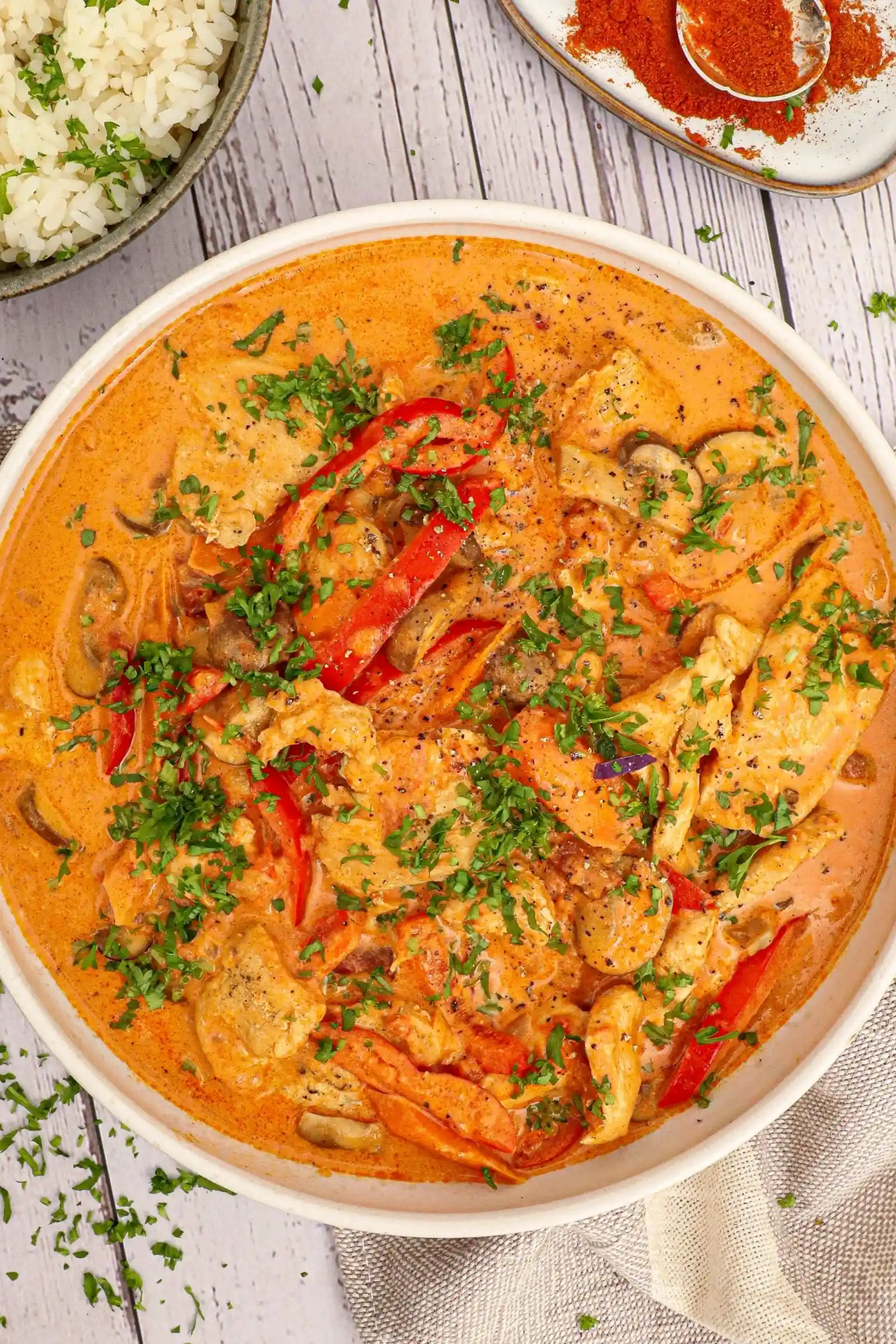 Hähnchen in cremiger Paprikasauce 3 Recipe image