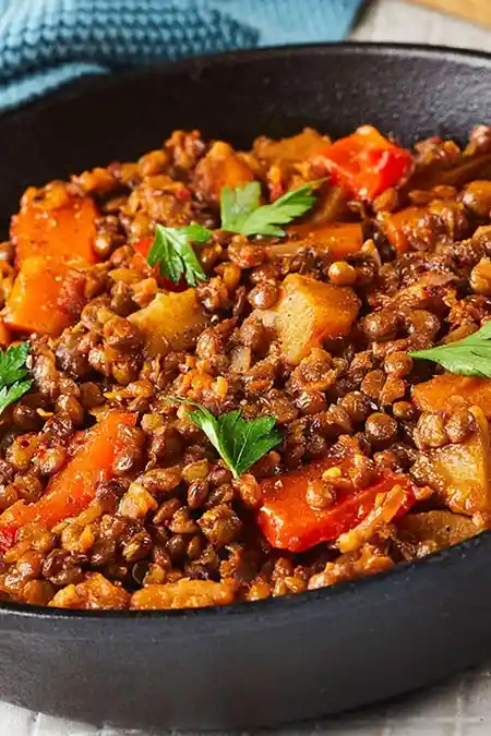 Herzhafte Linsenpfanne mit buntem Gemüse und Kartoffeln 3 Recipe image